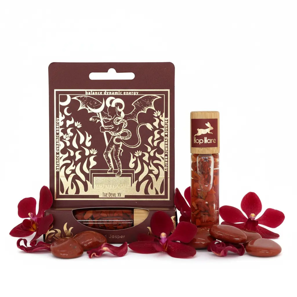 El Diablo con jaspe rojo, flores y caja - fondo blanco