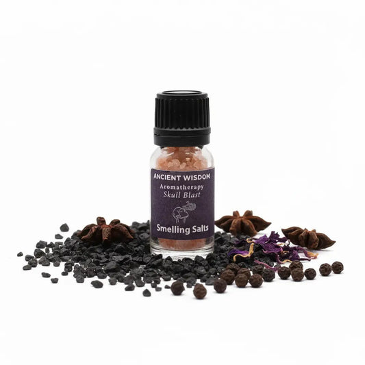 Skull Blast con elementos oscuros - fondo blanco neutro